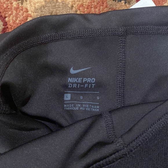 Nike Dri Fit - Picture 3 of 3